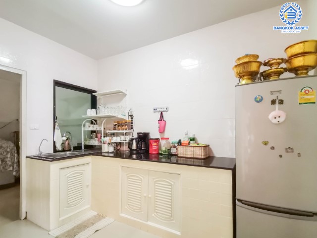 *****บ้านแฝดมือสองย่านนนทบุรี ม.ลิฟวิ่งพาร์ค พระราม5 บนเนื้อที่ 36.40 ตร.ว. ฟังก์ชันจัดเต็ม 4 ห้องนอน 4 ห้องน้ำ บ้านสวยพร้อมเข้าอยู่ สไตล์โมเดิร์น น่าอยู่ พื้นที่เยอะมาก แถมฟรี !! เครื่องปรับอากาศ 3 เครื่อง บนทำเลศักยภาพ เดินทางสะดวก เชื่อมต่อถนนหลายเส้นทาง ใกล้ทางด่วน "ศรีรัช"